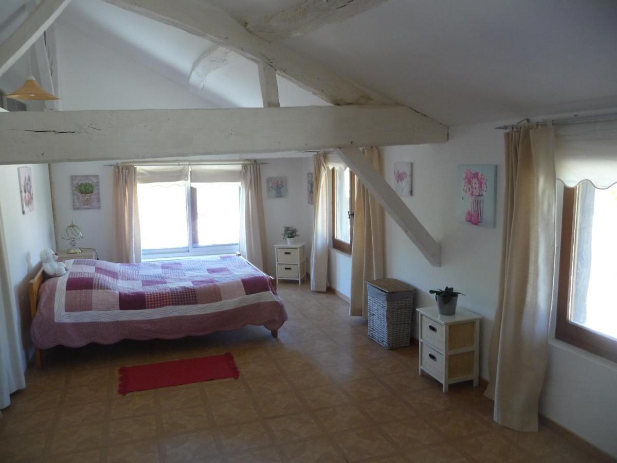 Les Tuileries Bed & Breakfast Ponteyraud Екстериор снимка
